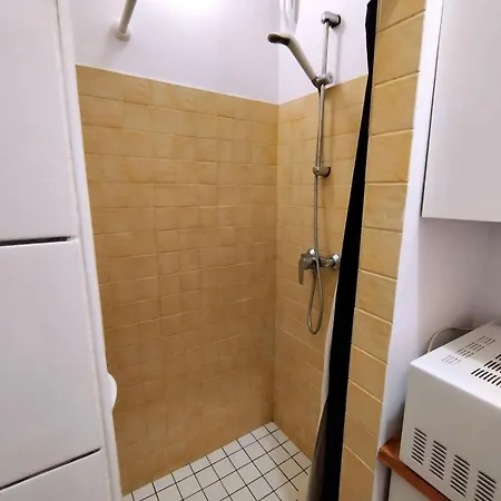 Cosy Next To The Station Apartment